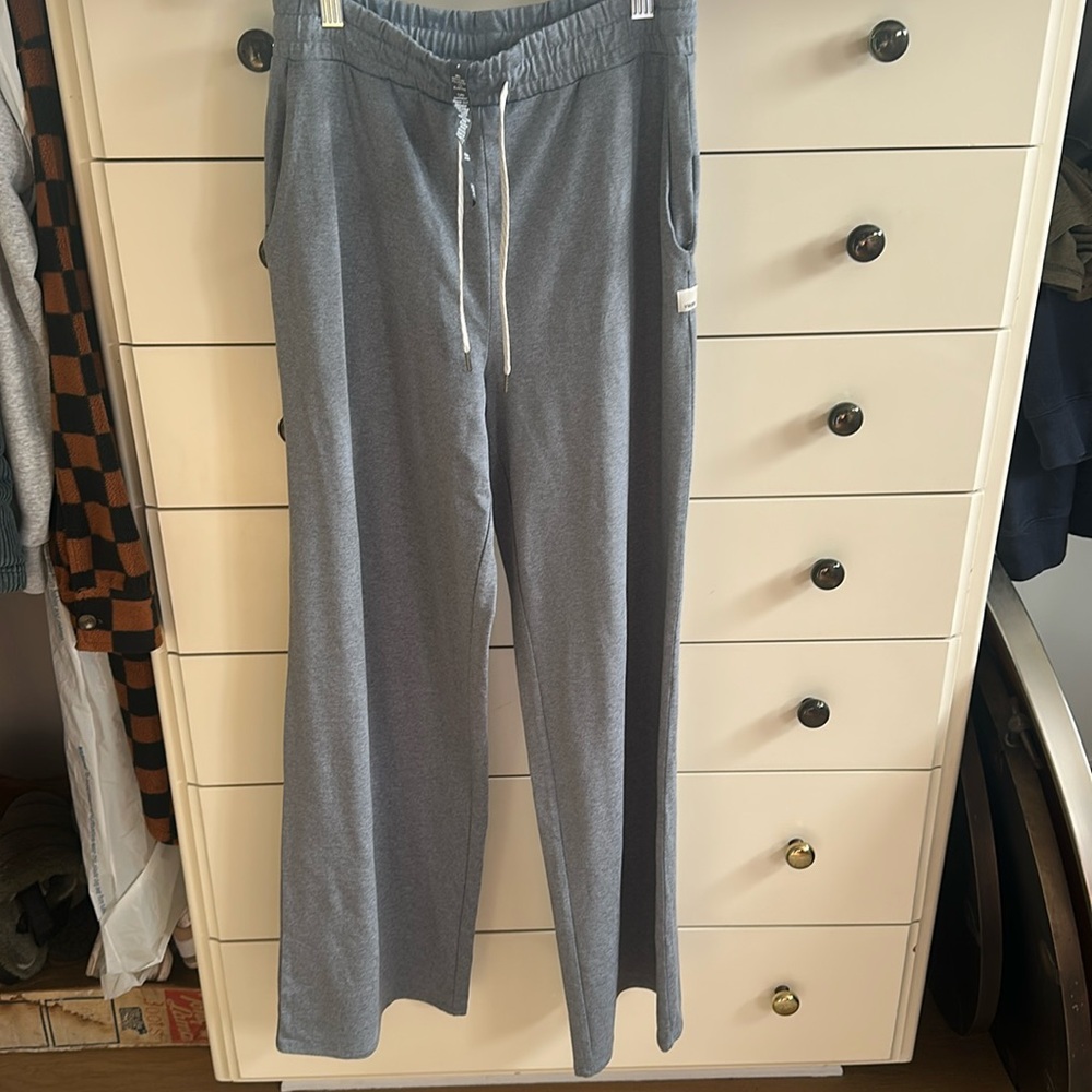 Vuori Halo essential wideleg pant size small